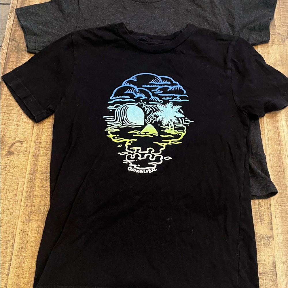 2 surf boys T-shirts